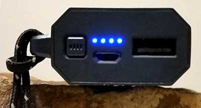 Lander Cascade Powerbank ports and charge indicator