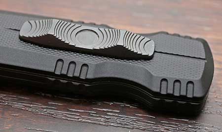 Generously sized "Go button" on the SOG Pentagon OTF