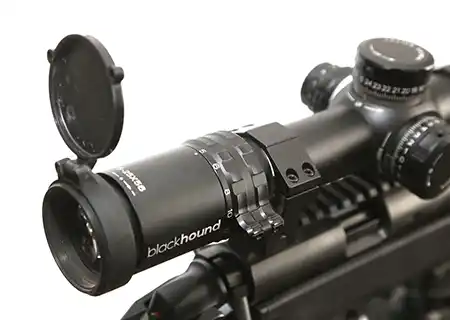 Flip-up caps and an integrated 180 degree throw lever are included with the Blackhound Evolve 5-25x56.