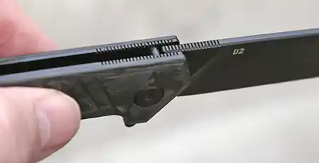 Tekto F1 Alpha forged carbon handle texture view.