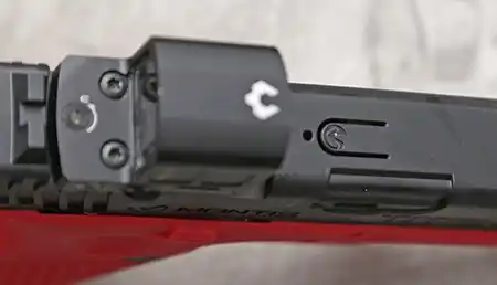 One button controls the Mantis TitanX.