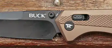 Buck 698 Ferrox crossbar lock and blade detail