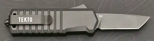 Tekto A2 Badger D2 steel tanto blade close-up